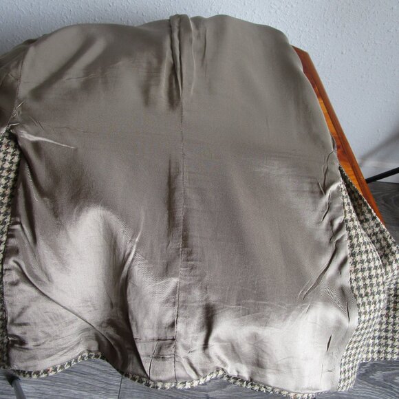 Irish wool tweed dinner jacket, multiple inside pockets, double vent, hand woven - Picture 10 of 16